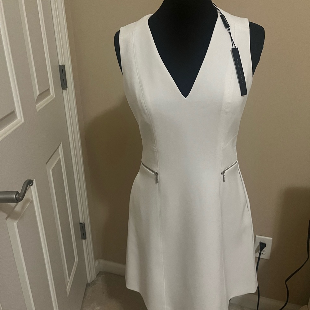 Elegant White Sleeveless Dress